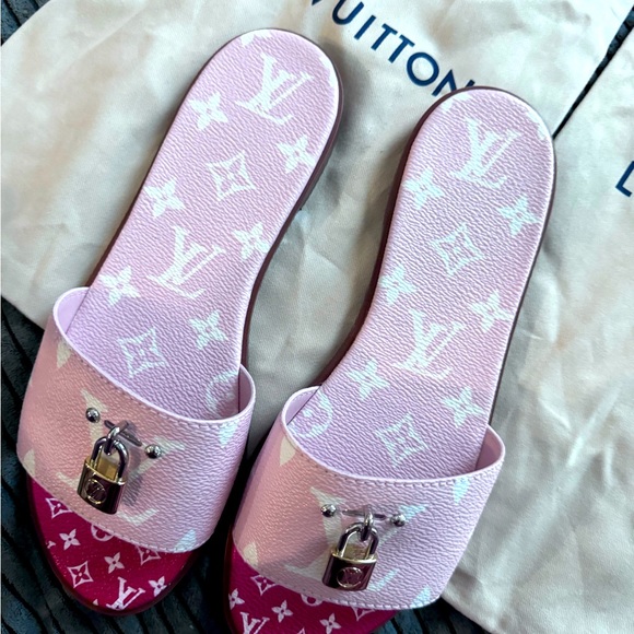 EUC💕100% AUTHENTIC LV SANDALS💕RARE & GORGEOUS - Picture 8 of 16